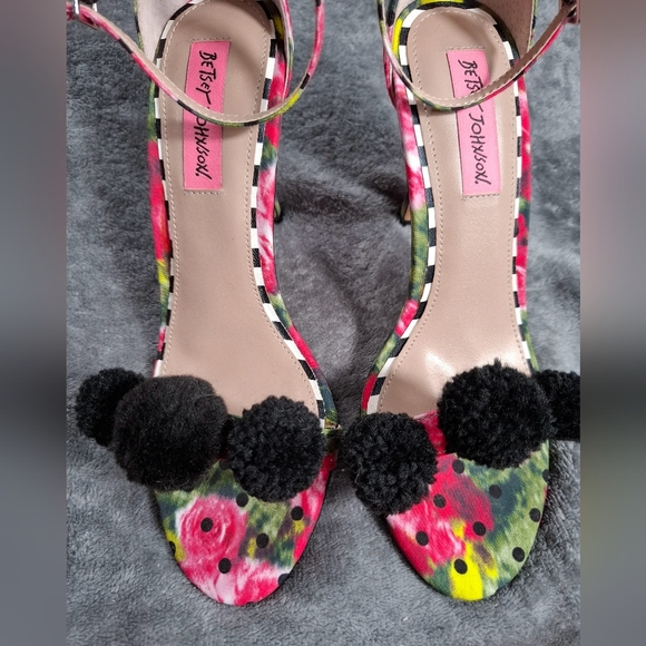 Betsey Johnson floral print heels black pom poms pink black green size 7B - Picture 7 of 12